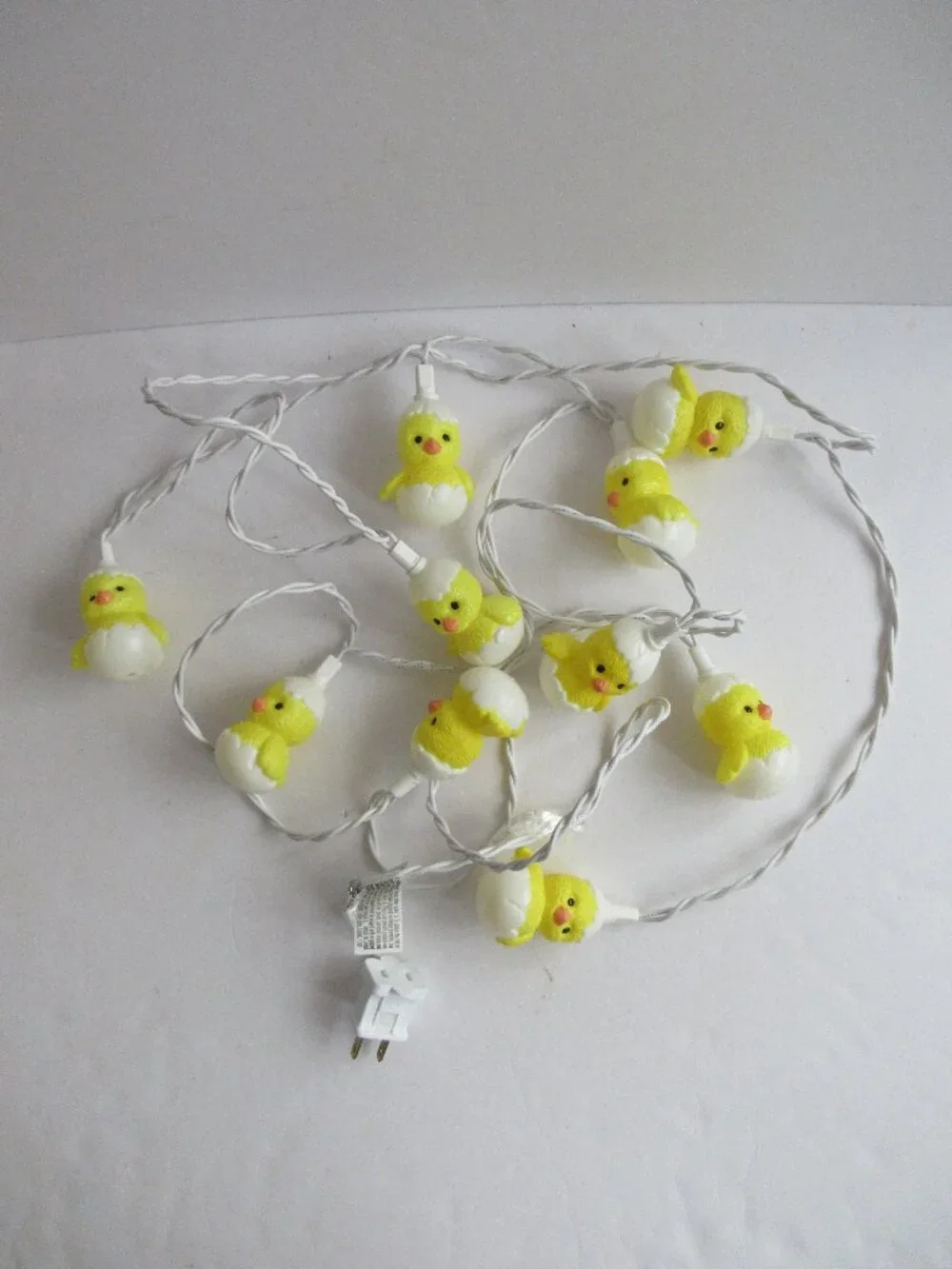 Easter Blow Mold 10 Baby Chicks In Hatching Eggs Indoor String Lights 9' Vtg